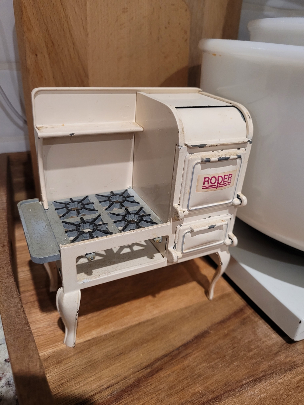 Roper Vintage Style White Stove Decorative Accent